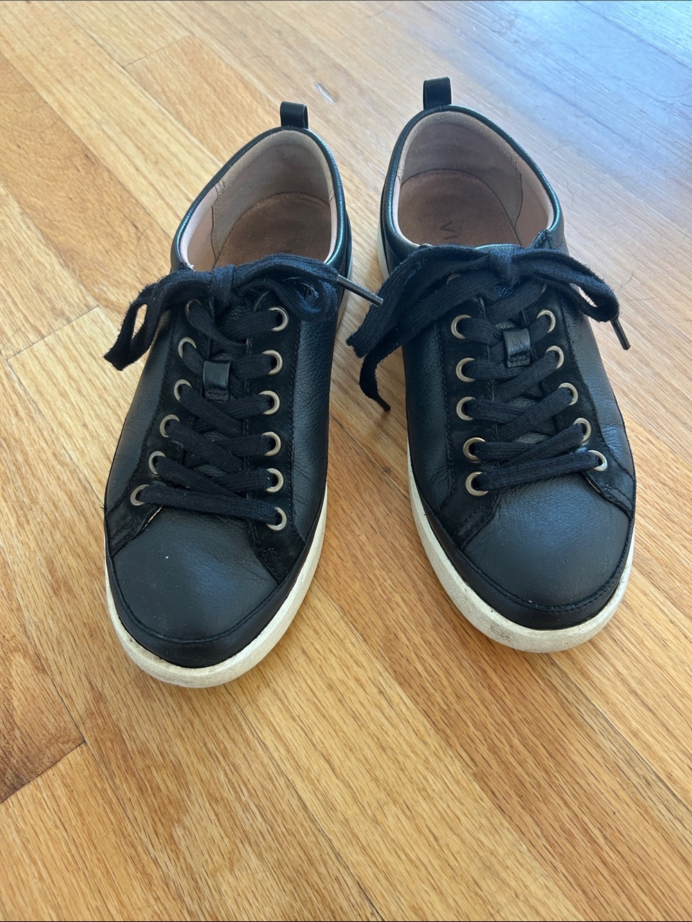 Vionic Women's Black Leather Low-Top Sneakers with White Sole
